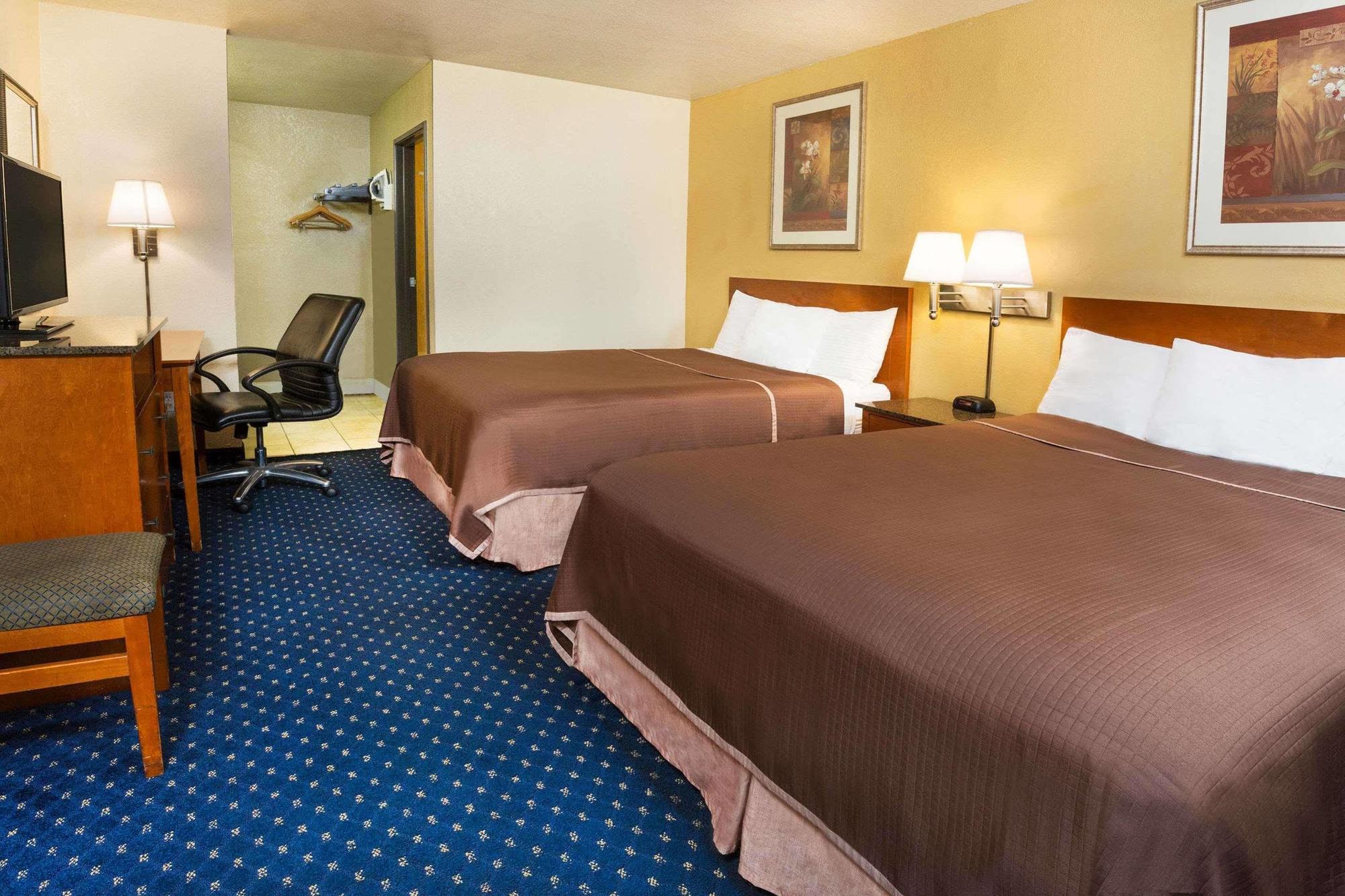 Howard Johnson By Wyndham National City/San Diego South Exteriér fotografie