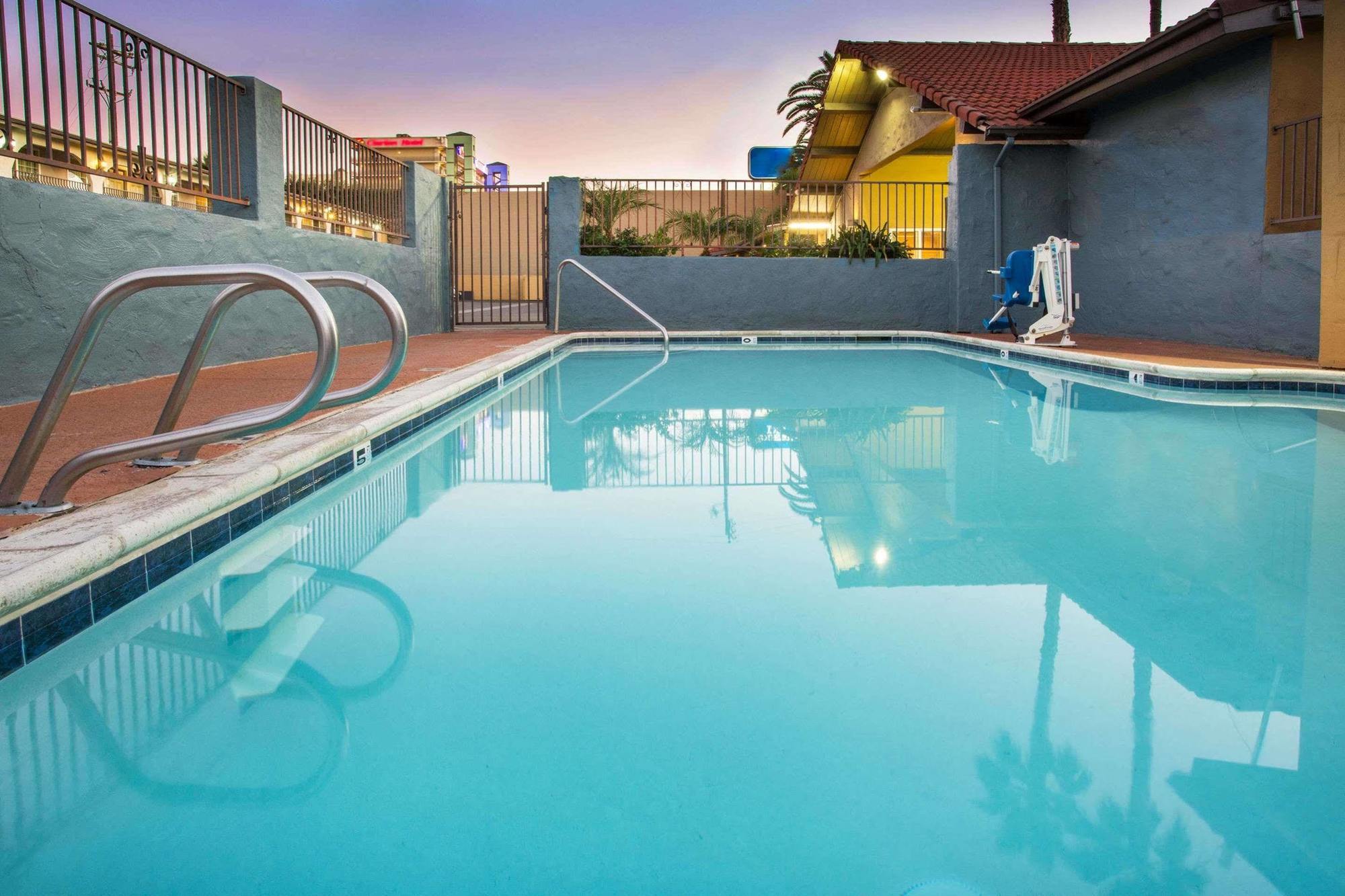Howard Johnson By Wyndham National City/San Diego South Exteriér fotografie